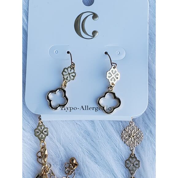 NWT Women's Gold-Tone Clover Snowflakes Earrings Necklace Set - Picture 5 of 8